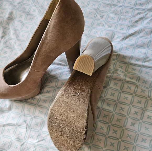 Just Fabulous 8.5 Nude Pumps - Picture 2 of 4